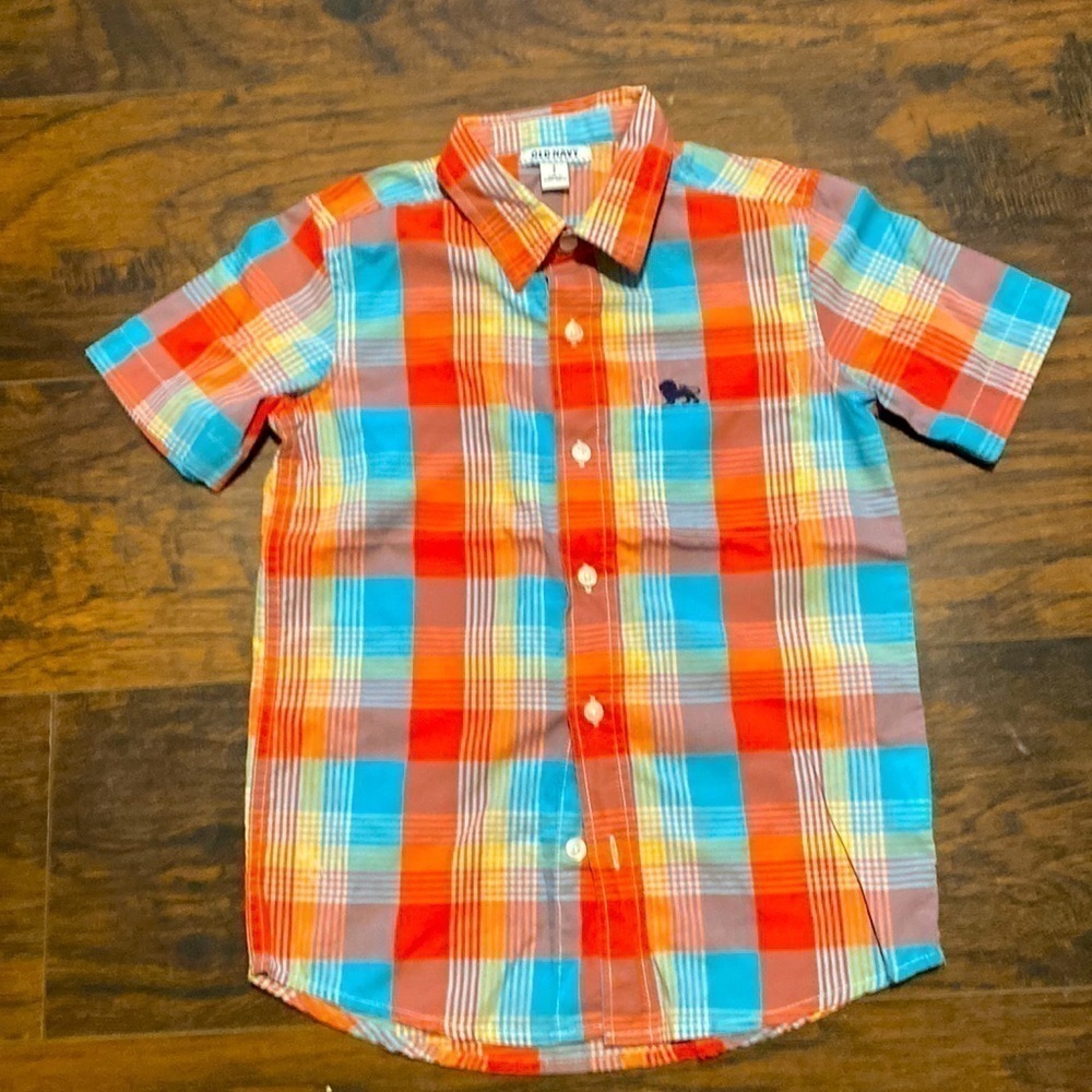 5/$20 Boy’s Old Navy Button down shirt